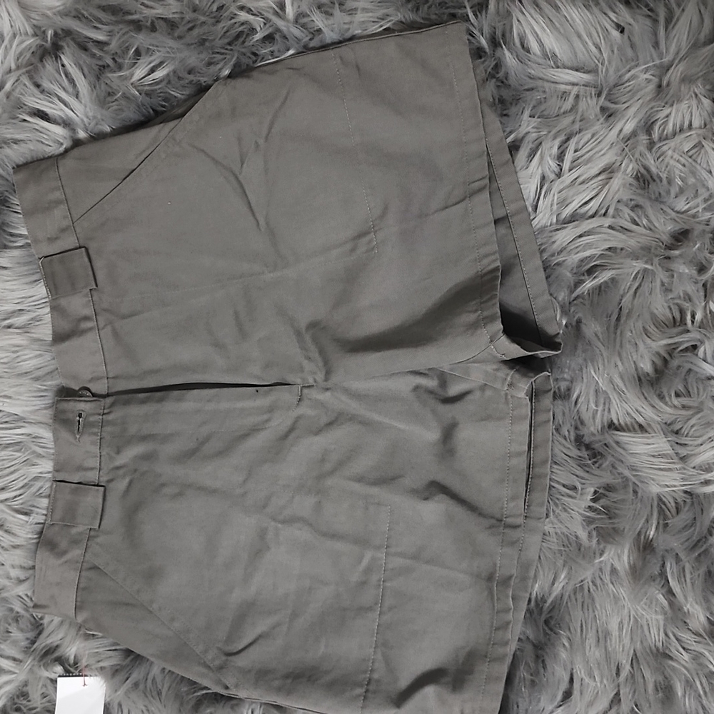 Shorts - Picture 2 of 4